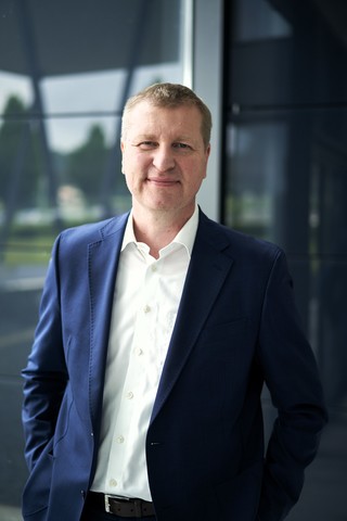 NTT DATA Business Solutions exceeds the previous year’s top figures in terms of both revenue and results