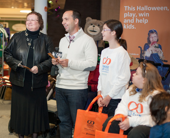 Left to Right: Tracey Bailey, President, Holland Bloorview Foundation; Frankie Ferragine, Breakfast Television; Emma & Emma, Change for Kids Champions