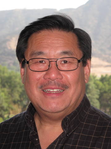 Burbank cosmetic dentist, Dr. Melvin Kum, aims to educate his community with informative oral health website. 