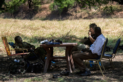 Robert Young Pelton sits with Machar (c) 2014 Tim Freccia 