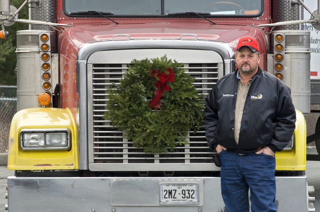 Owner Operator Jeff Edmonson (Fikes) picks up wreaths enroute to Alabama