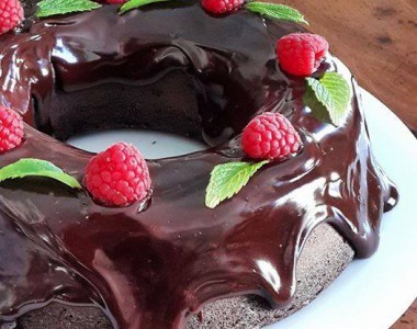 LCHF chocolate cake maddening Food Genie and GCT premixes