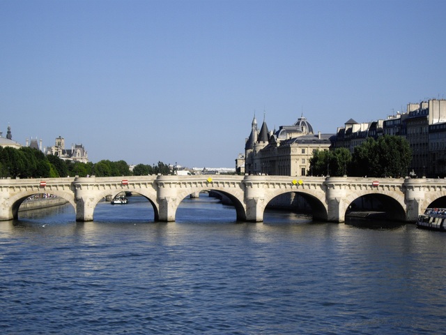 The River Seine in Paris, a favorite sight for guests of Left Bank Writers Retreat 