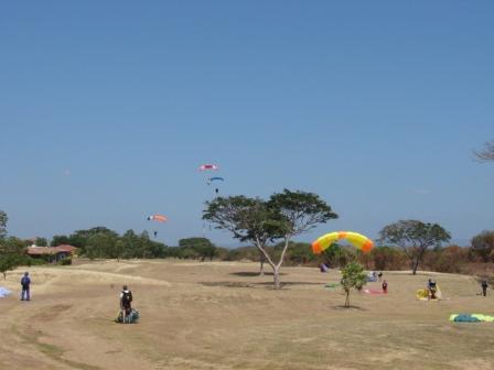 Tsunami Skydivers land at Gran Pacifica