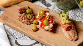 The versatility of European olives allows for tasty dishes with food surpluses