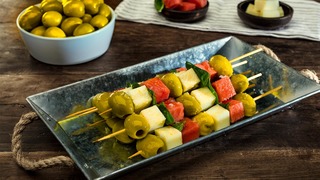 European olives are on the holiday menus of epicurean Americans / U.S. goes crazy over tapas for their flavors and healt…