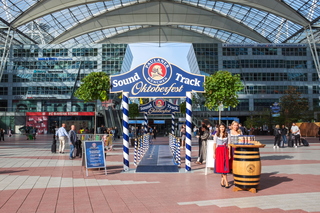 Tourists make music with wheelie bags! / German Brewery Paulaner is making the SoundTrack to Oktoberfest 
